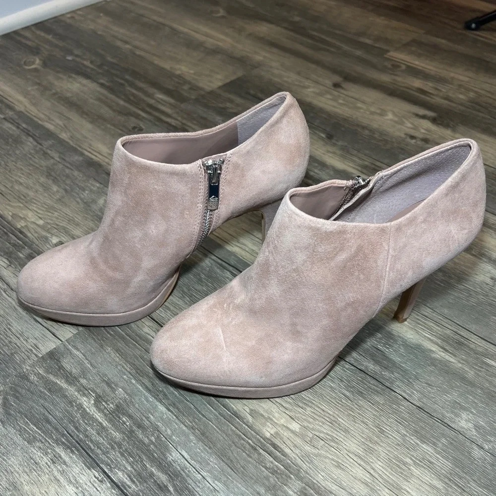 Vince Camuto Suede Ankle Booties Blush Taupe‎ Heel 8.5 Side Zip Stiletto